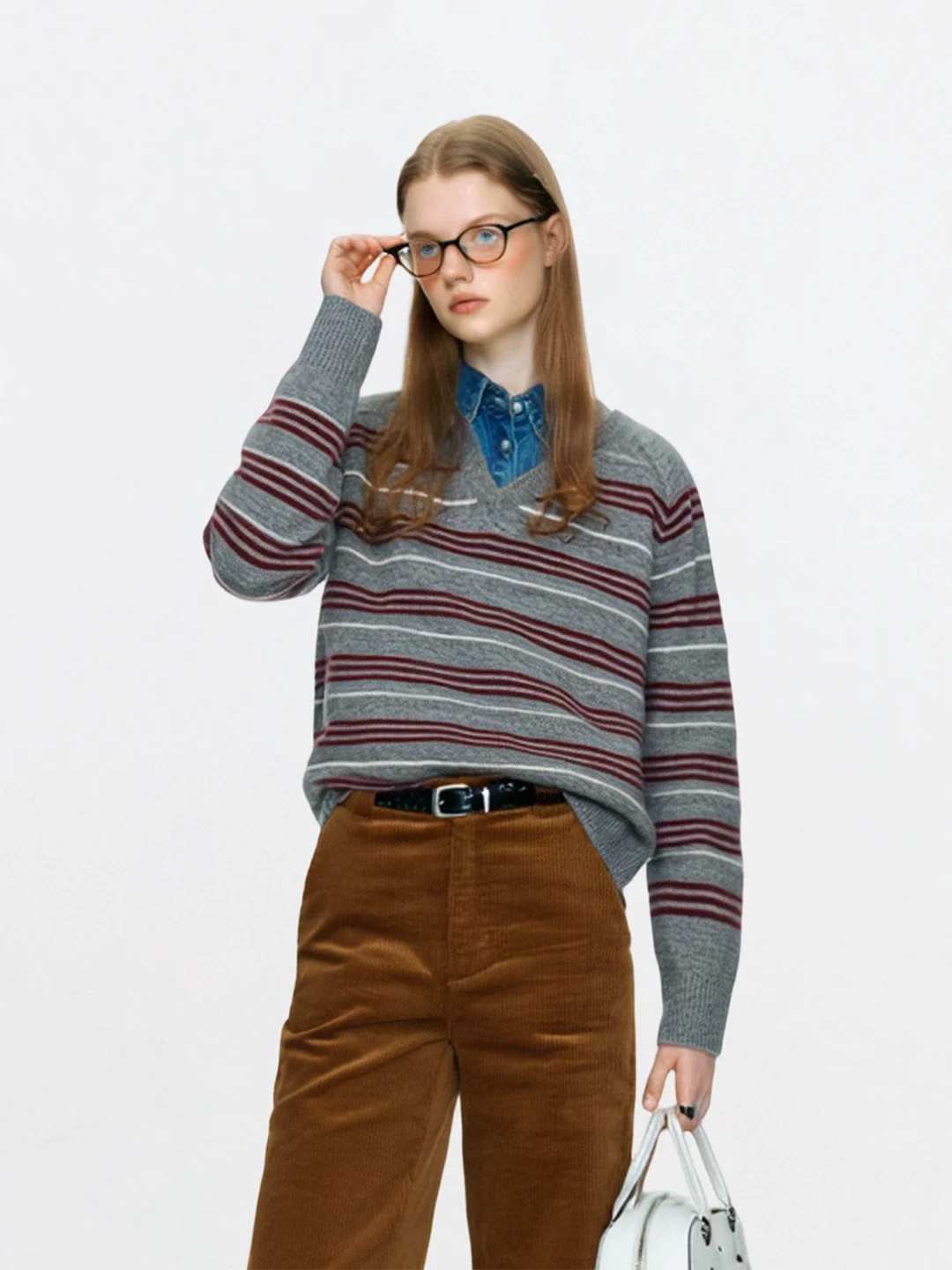 Винтажный вязаный свитер AHMI в полоску из мягкой шерсти, осенне-зимний, повседневный, для девочек-подростков, с V-образным вырезом, длинный рукав
Винтажный вязаный свитер AHMI в полоску из мягкой шерсти, осенне-зимний, повседневный, для девочек-подростков, с V-образным вырезом, длинный рукав