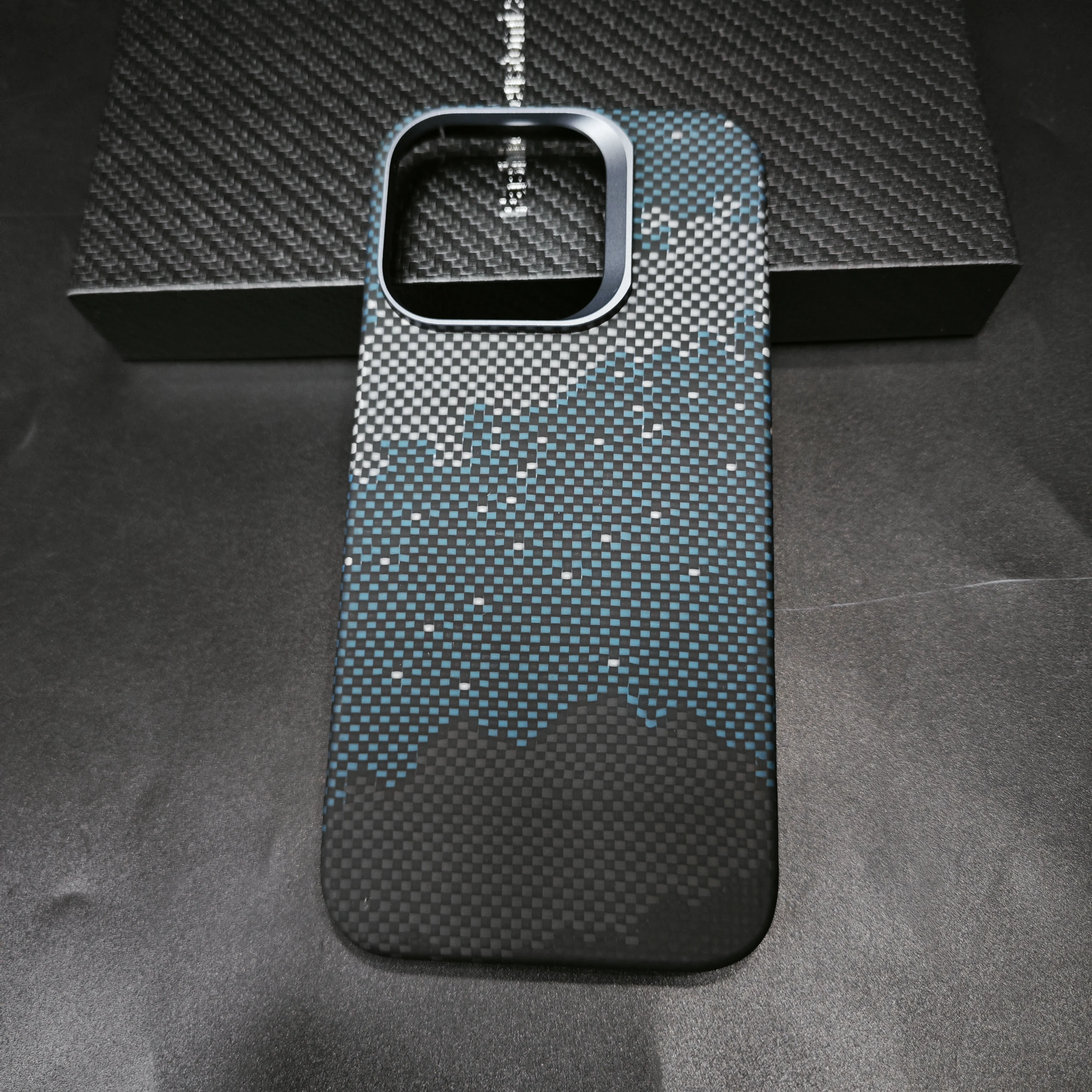 Kevlar aramid fiber carbon fiber phone case - ultra thin and strong For iPhone 16 Pro protective case shockproof and scratch
Kevlar aramid fiber carbon fiber phone case - ultra thin and strong For iPhone 16 Pro protective case shockproof and scratch