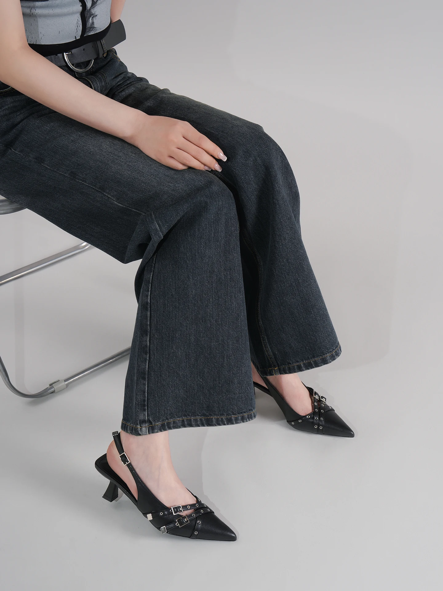 Black High Heels Metal Buckle Strap Cool Girl Pointed Toe Hollow out Sandals Lin Xiangwan Fashionable Rivet Style Women Shoes
Black High Heels Metal Buckle Strap Cool Girl Pointed Toe Hollow out Sandals Lin Xiangwan Fashionable Rivet Style Women Shoes