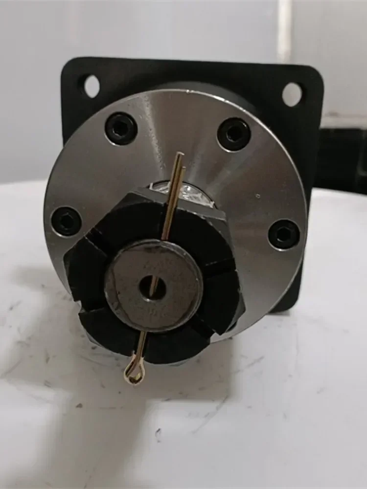 Suitable For BM6-310 Small Excavator Walking Cycloid Hydraulic Motor Small Excavator Rotary Motor Bm6 Series Hydraulic MotorHot
Suitable For BM6-310 Small Excavator Walking Cycloid Hydraulic Motor Small Excavator Rotary Motor Bm6 Series Hydraulic MotorHot