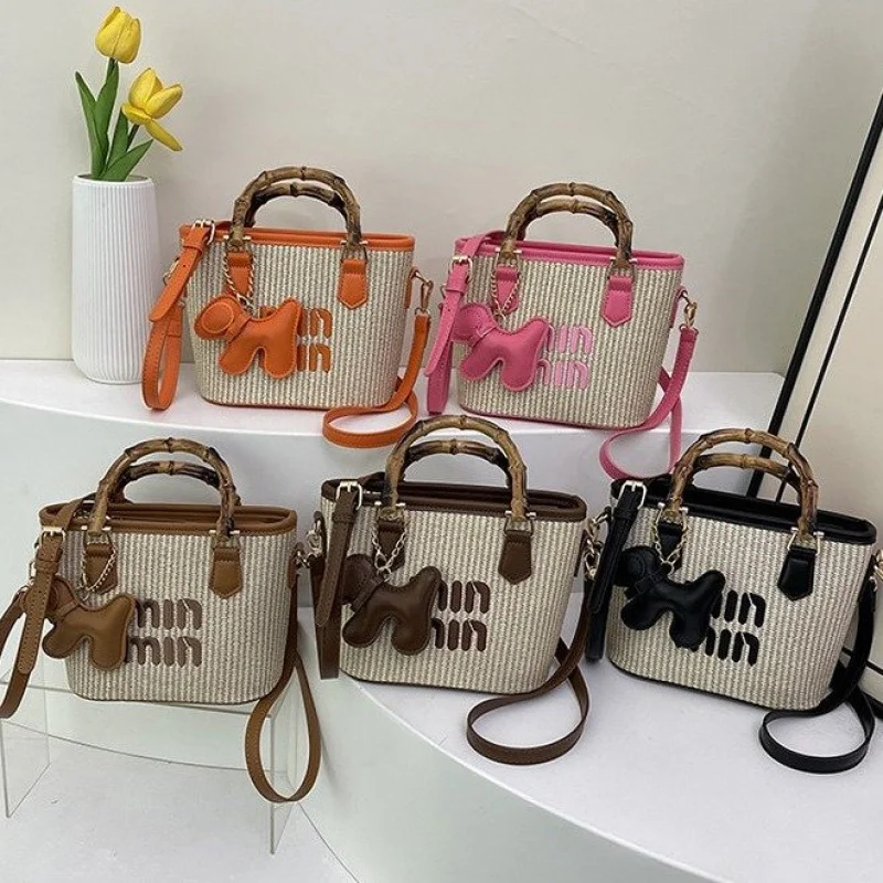 Женская практичная большая сумка с застежкой сверху на молнии и усиленным дном для переноски тяжелых нагрузок и покупок
Женская практичная большая сумка с застежкой сверху на молнии и усиленным дном для переноски тяжелых нагрузок и покупок