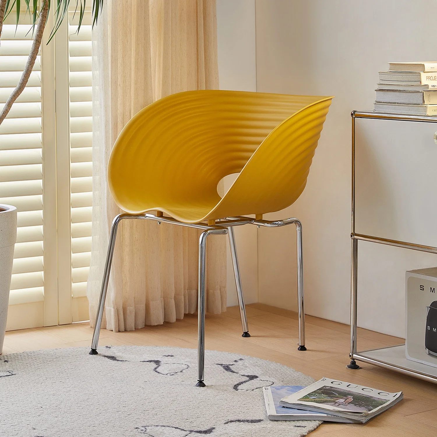 Nordic designer shell dining chair home simple modern retro plastic backrest single chair creative Internet celebrity chair
Nordic designer shell dining chair home simple modern retro plastic backrest single chair creative Internet celebrity chair