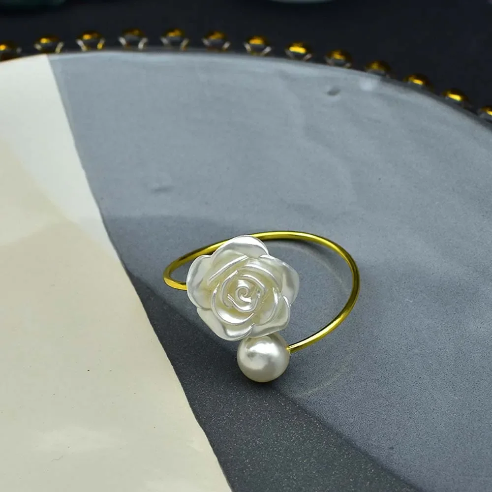 2pcs Hotel Napkin Ring Napkin Buckle Modern Napkin Ring Napkin Ring Metal Pearl Rose Dinner Buckle Decoration Table
2pcs Hotel Napkin Ring Napkin Buckle Modern Napkin Ring Napkin Ring Metal Pearl Rose Dinner Buckle Decoration Table