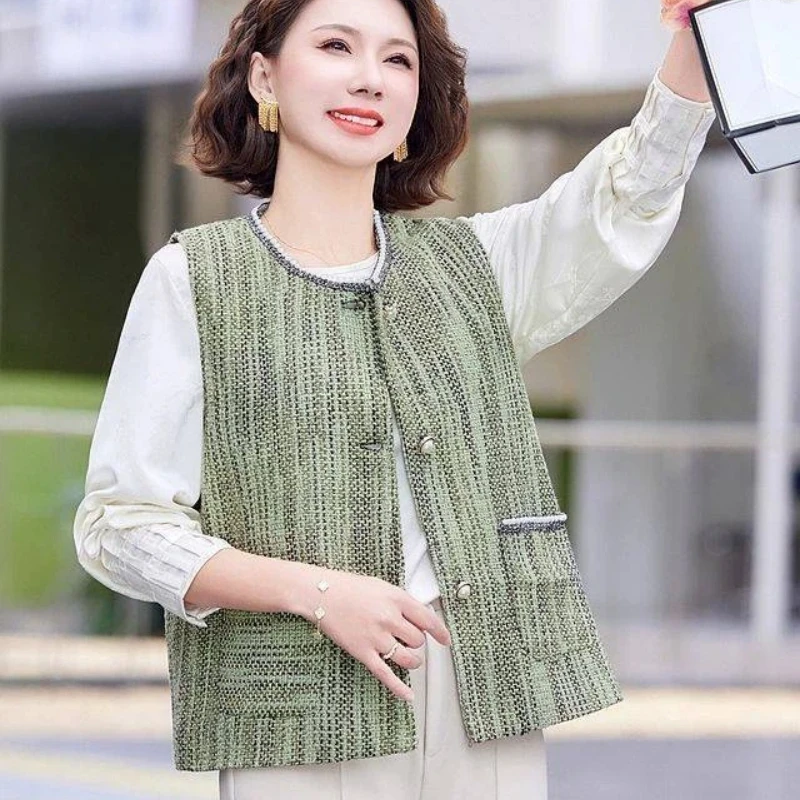 Elegant Tweed Sleeveless Vest for Middle-aged Women Spring Autumn Fashionable Short Waistcoat Outerwear
Elegant Tweed Sleeveless Vest for Middle-aged Women Spring Autumn Fashionable Short Waistcoat Outerwear