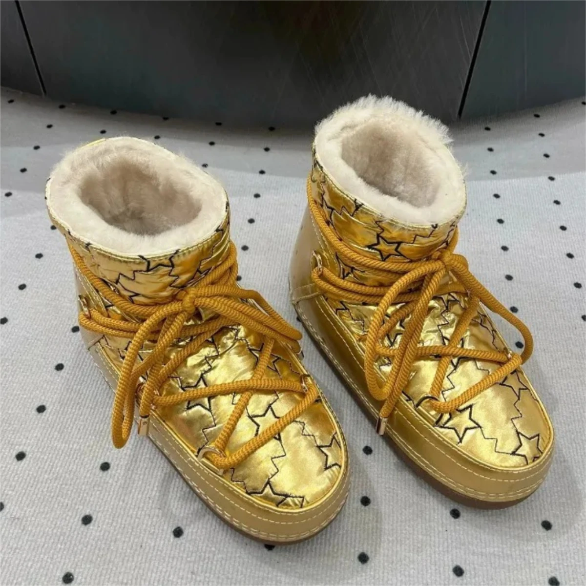 Luxury Womens Metallic Snow Boots New Winter Style Fashionable Sheepskin Snow Boots Height-Increasing Non-Slip Warm Short Boots
Luxury Womens Metallic Snow Boots New Winter Style Fashionable Sheepskin Snow Boots Height-Increasing Non-Slip Warm Short Boots