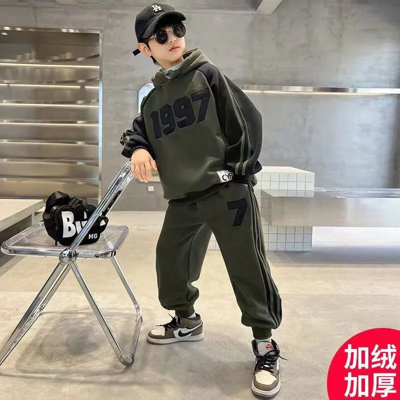 Boys' Winter Fleece and Thickened Set, Casual children's wear, boys' sweatshirt and sweatpants, Sports two-piece set.
Boys' Winter Fleece and Thickened Set, Casual children's wear, boys' sweatshirt and sweatpants, Sports two-piece set.