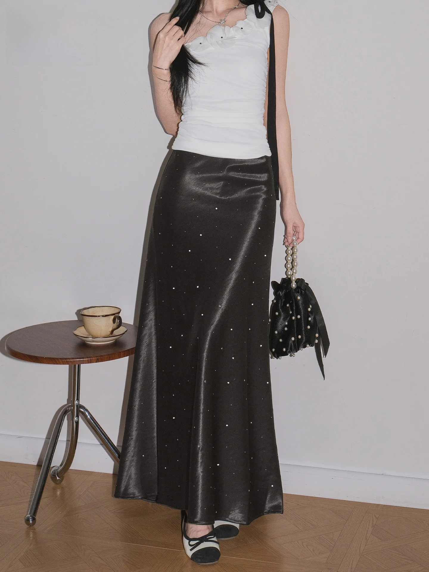 High Waist A-Line Midi Skirt Women's Summer Drapey Acetate Satin Sequin Long Skirt Casual Style Standard Fit Elastic Waist
High Waist A-Line Midi Skirt Women's Summer Drapey Acetate Satin Sequin Long Skirt Casual Style Standard Fit Elastic Waist