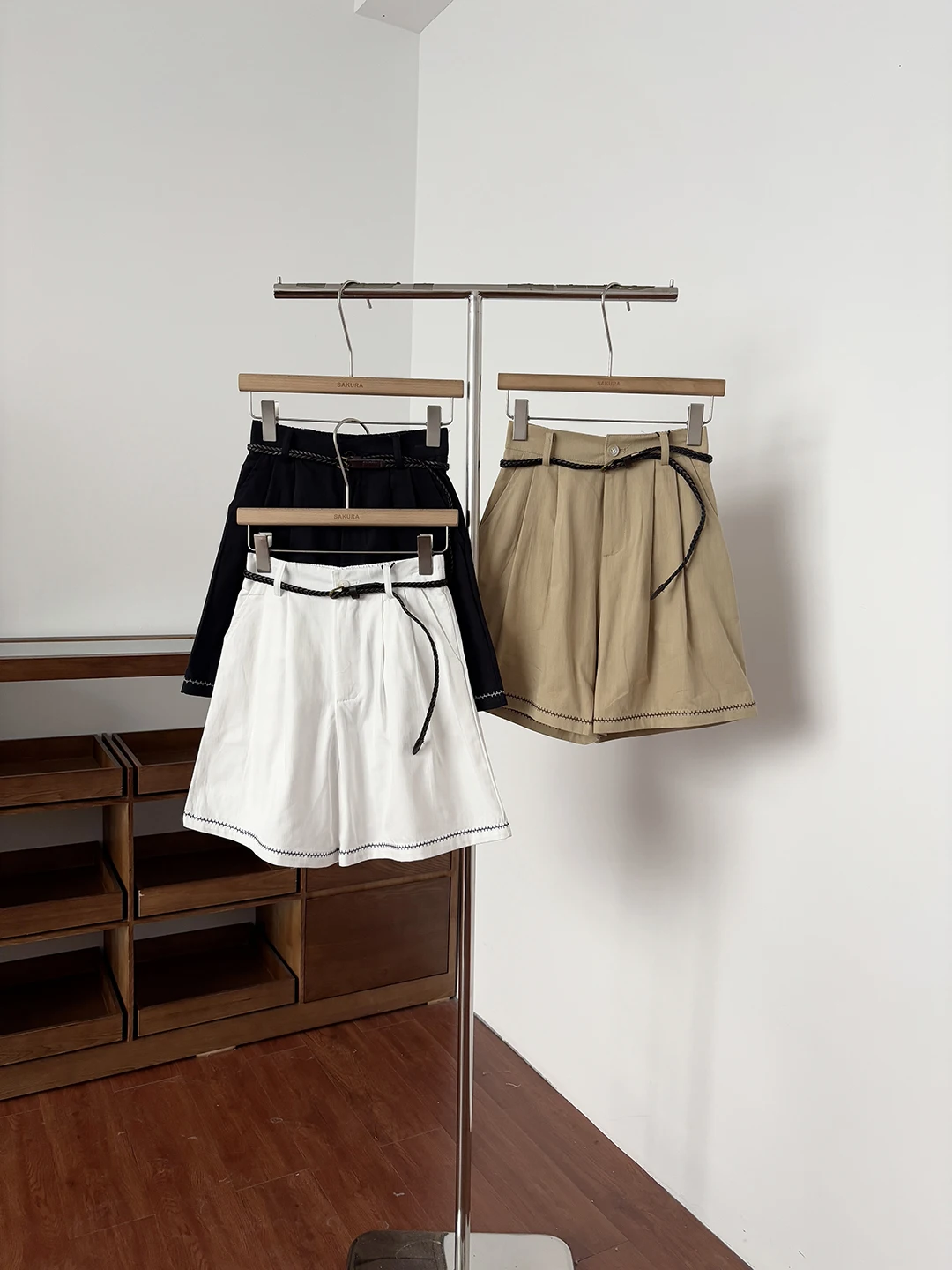 Summer 2026 High Waist Wide Leg Pants Women's Loose Casual Shorts Simple Retro Commuter Style Polyester Fiber Ladies Trousers
Summer 2026 High Waist Wide Leg Pants Women's Loose Casual Shorts Simple Retro Commuter Style Polyester Fiber Ladies Trousers