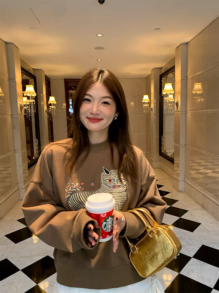 Organic Cotton Fleece Lined Short Women's Sweatshirt round Neck Overhead Loose Fit Embroidered Coffee Color Autumn Winter New...
Organic Cotton Fleece Lined Short Women's Sweatshirt round Neck Overhead Loose Fit Embroidered Coffee Color Autumn Winter New...