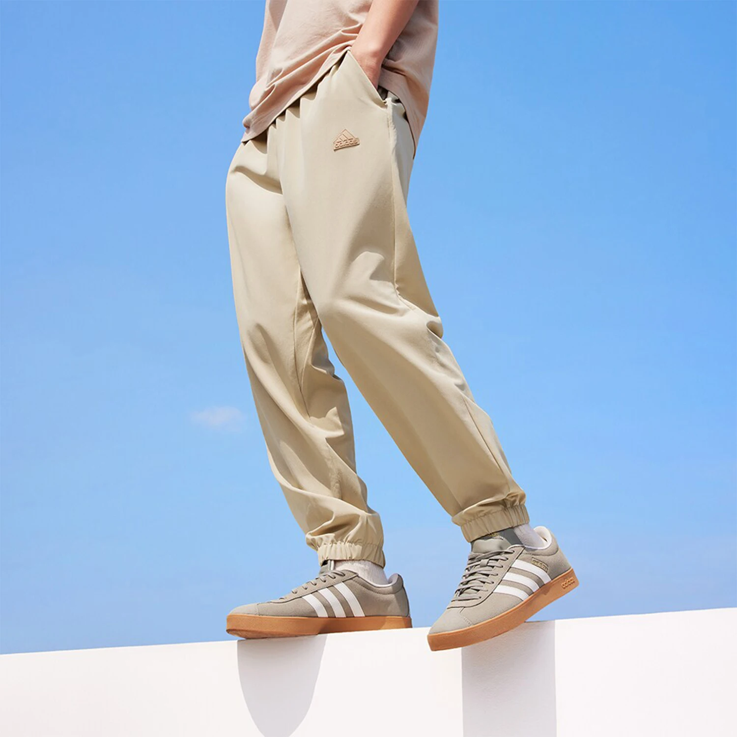 Adidas Authentic V LT WV PT Men's Woven Cuffed Sweatpants JP1773
Adidas Authentic V LT WV PT Men's Woven Cuffed Sweatpants JP1773