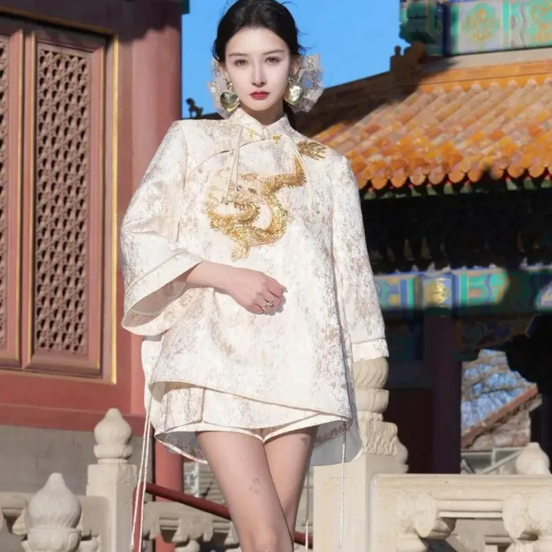 Комплекты из двух предметов в китайском стиле, женская одежда, новинка 2025, весенние элитные шорты, женский комплект, свободные шорты с вышивкой свечи и дракона
Комплекты из двух предметов в китайском стиле, женская одежда, новинка 2025, весенние элитные шорты, женский комплект, свободные шорты с вышивкой свечи и дракона