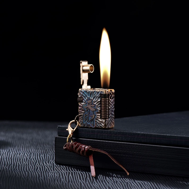 Новая оригинальная медная резная ветрозащитная зажигалка, мини-игрушка на кончиках пальцев, подвеска, портативная зажигалка с шлифовальным кругом, мужской маленький подарок
Новая оригинальная медная резная ветрозащитная зажигалка, мини-игрушка на кончиках пальцев, подвеска, портативная зажигалка с шлифовальным кругом, мужской маленький подарок