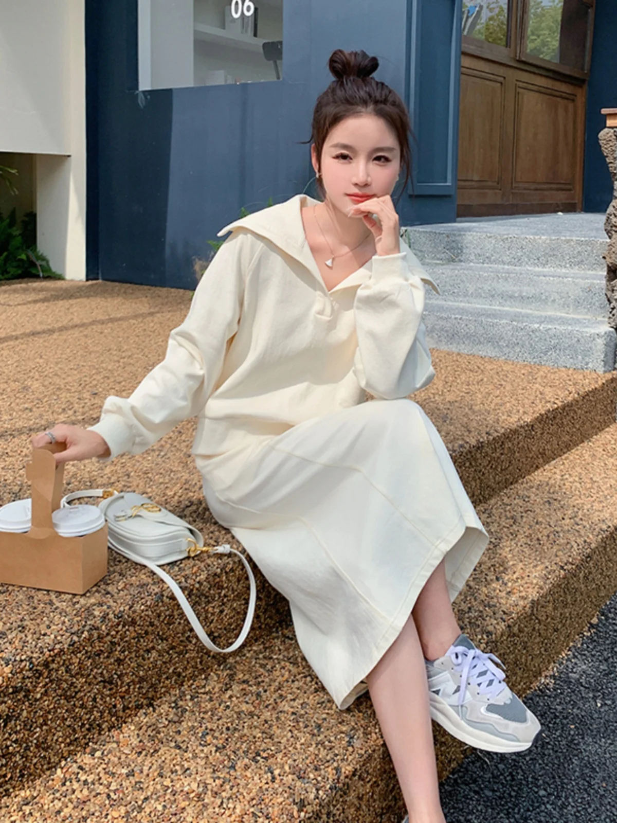 Новый комплект из белого свитера и юбки для женщин, весна-осень 2025, маленький размер, яркий, игривый, из двух предметов
Новый комплект из белого свитера и юбки для женщин, весна-осень 2025, маленький размер, яркий, игривый, из двух предметов