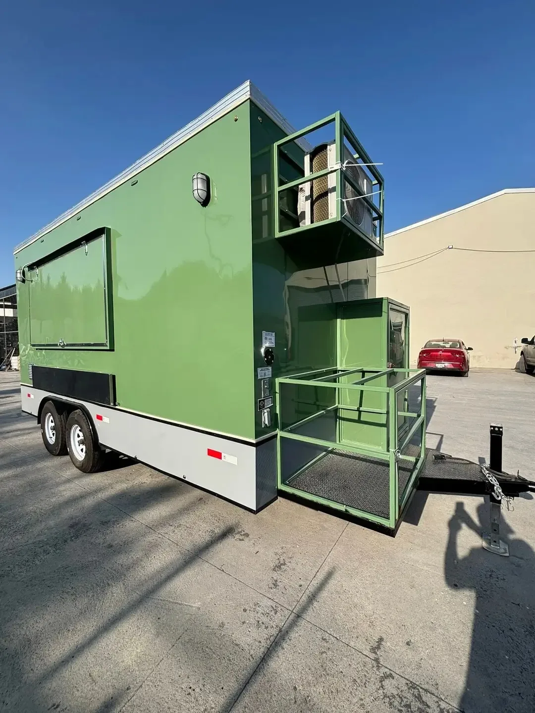 Мобильный фургон для уличной торговли едой, полностью оборудованный, соответствует стандартам США, продается.
Мобильный фургон для уличной торговли едой, полностью оборудованный, соответствует стандартам США, продается.