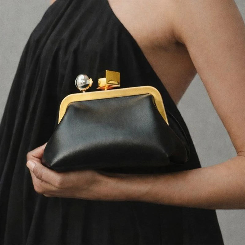 Luxury Brand Designer Women Bag 2026 new Metal Decoration Clip Shoulder Bags For women Chic Mini Leather Handbags Female
Luxury Brand Designer Women Bag 2026 new Metal Decoration Clip Shoulder Bags For women Chic Mini Leather Handbags Female