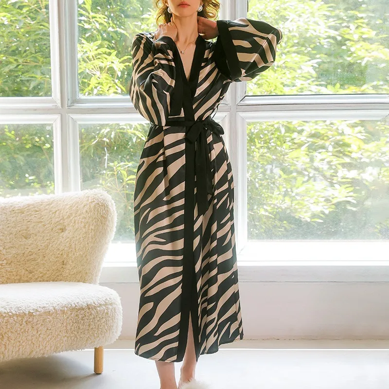 Fashion Print Zebra Pattern Long Robe Home Dress Silky Satin Kimono Bathrobe Gown Women's Sleepwear Spring Summer New Nightwear
Fashion Print Zebra Pattern Long Robe Home Dress Silky Satin Kimono Bathrobe Gown Women's Sleepwear Spring Summer New Nightwear