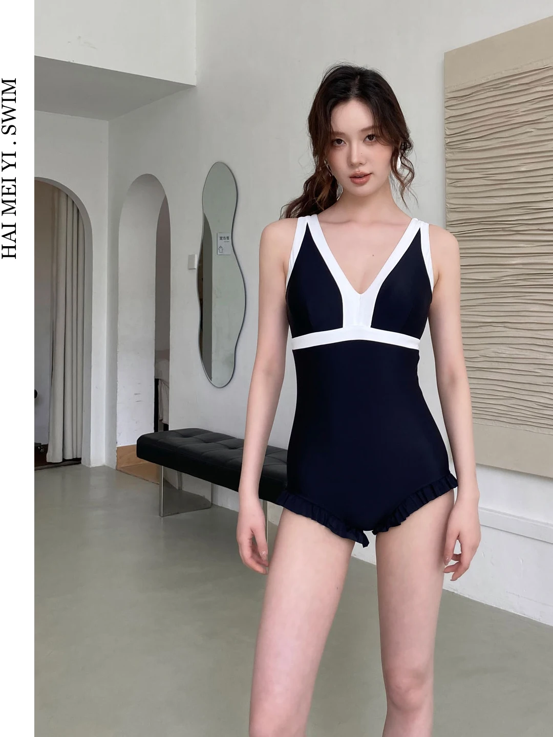 2026 New Women's One-Piece Swimsuit Slimming Design Thermal Spa Vacation Swimwear Color Block Style Belly Cover up Sexy Style
2026 New Women's One-Piece Swimsuit Slimming Design Thermal Spa Vacation Swimwear Color Block Style Belly Cover up Sexy Style