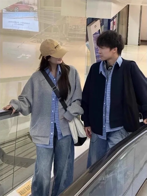 Мужская куртка в американском ретро-стиле в клетку с длинными рукавами, свободного кроя, модный универсальный кардиган-свитшот оверсайз для пар
Мужская куртка в американском ретро-стиле в клетку с длинными рукавами, свободного кроя, модный универсальный кардиган-свитшот оверсайз для пар