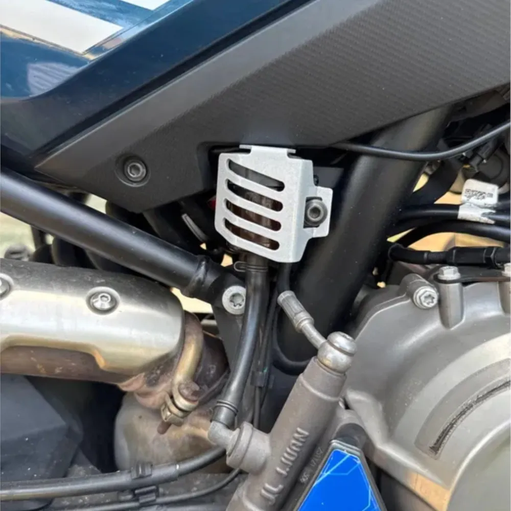 FOR CFMOTO CF MOTO 800MT 800 MT IBEX800 800mtX 2025 2026 Rear Front Brake Fluid Reservoir Guard Cover 2021 2022 2023 2024 450MT
FOR CFMOTO CF MOTO 800MT 800 MT IBEX800 800mtX 2025 2026 Rear Front Brake Fluid Reservoir Guard Cover 2021 2022 2023 2024 450MT