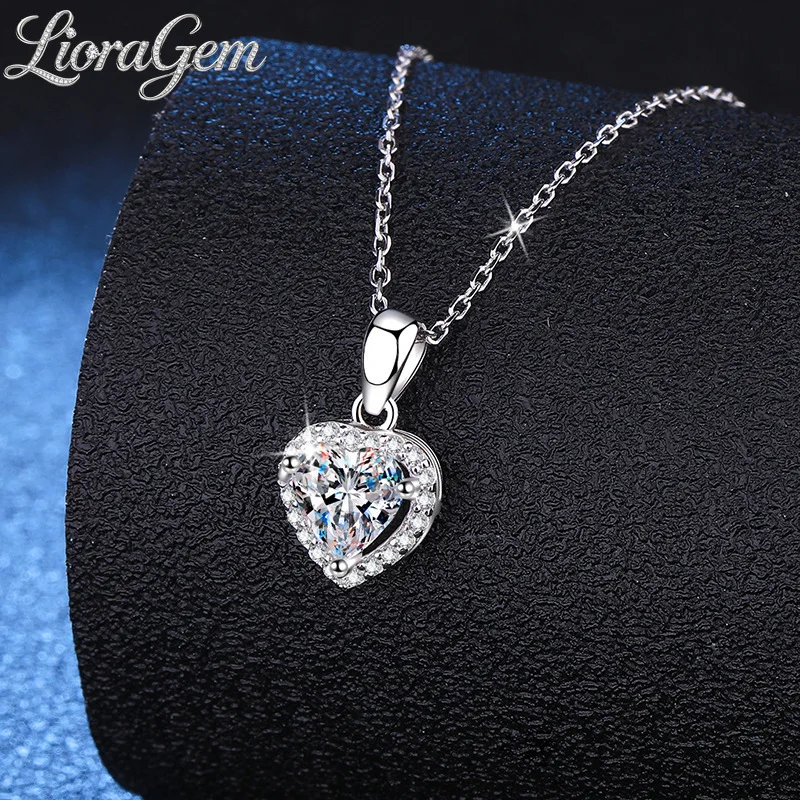 LioraGem Women's Heart-shaped Moissanite Pendant, Encrusted with Diamonds, 1-carat Moissanite Necklace Platinum PT950 Stamp
LioraGem Women's Heart-shaped Moissanite Pendant, Encrusted with Diamonds, 1-carat Moissanite Necklace Platinum PT950 Stamp