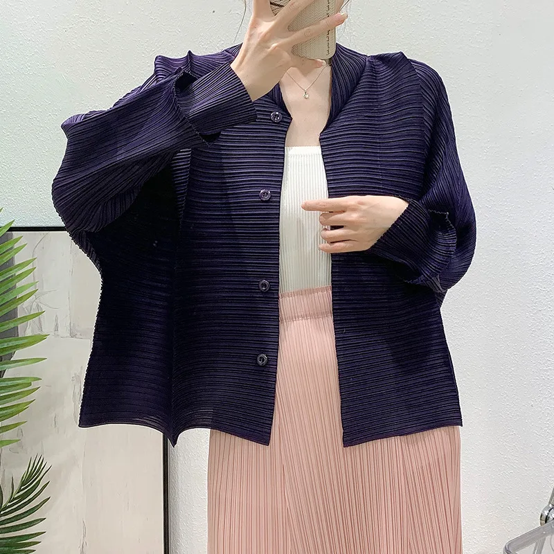 Плиссированный кардиган Miyake, весна-лето 202, новый однотонный однорядный кардиган с воротником-стойкой, универсальная повседневная куртка
Плиссированный кардиган Miyake, весна-лето 202, новый однотонный однорядный кардиган с воротником-стойкой, универсальная повседневная куртка