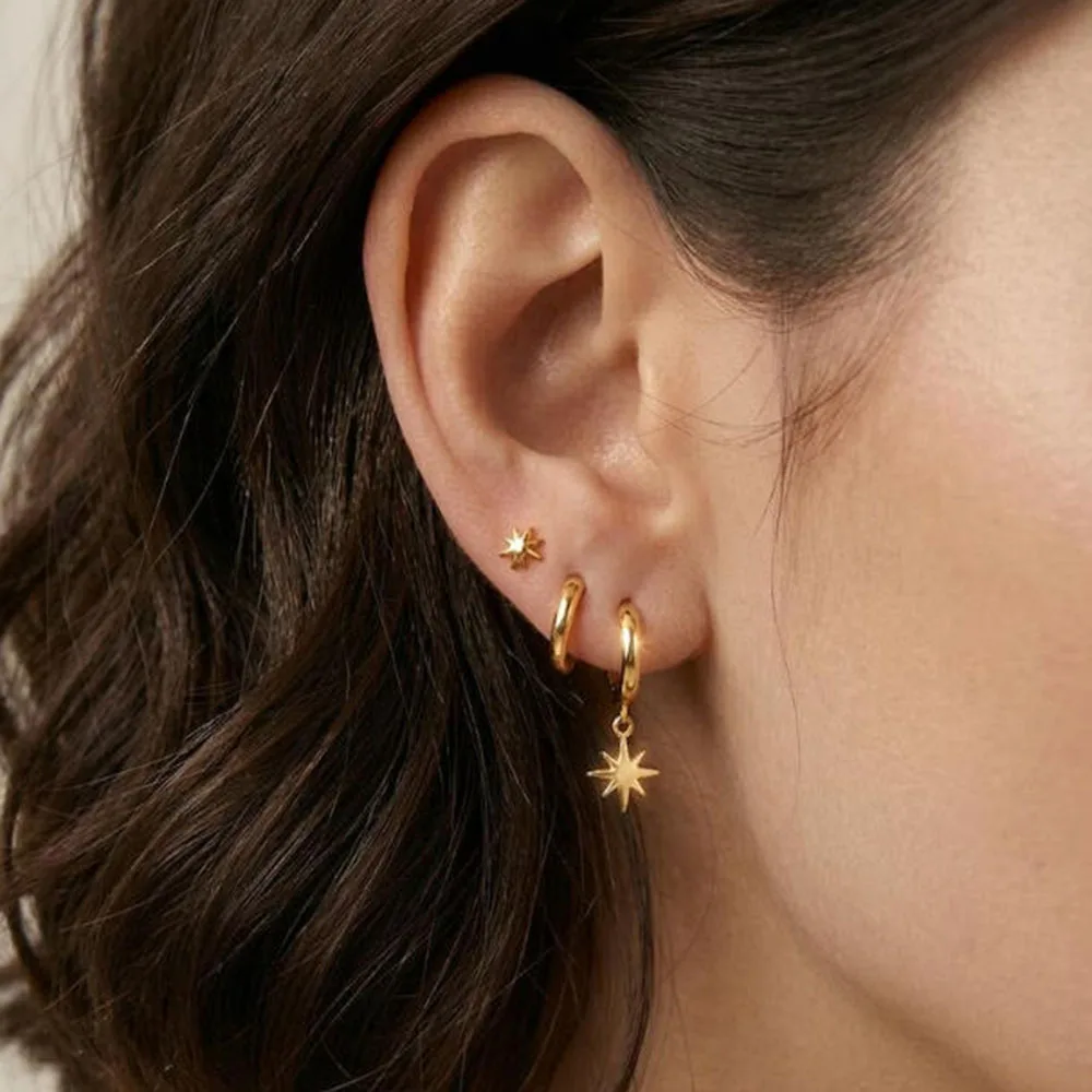 Star shaped earring set, exquisite droplet shaped, simple gold and silver fashionable layered jewelry.
Star shaped earring set, exquisite droplet shaped, simple gold and silver fashionable layered jewelry.