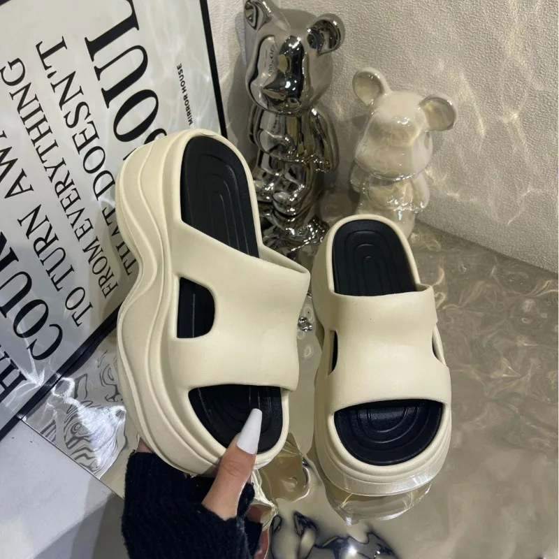 EVA Thick-soled Super Soft Anti-slip Slippers Are A New Type of Fashionable and Versatile Summer Outerwear Slippers for Women
EVA Thick-soled Super Soft Anti-slip Slippers Are A New Type of Fashionable and Versatile Summer Outerwear Slippers for Women