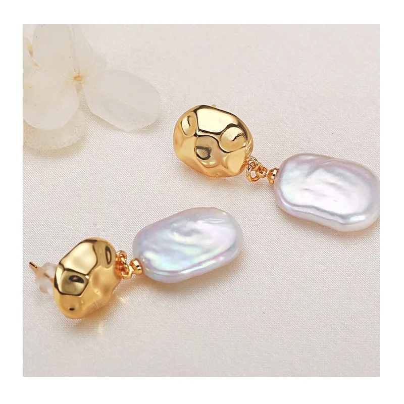 Pearl Earrings White Square French Baroque Special-shaped Beads Freshwater Pearl Pendant Earrings Foreign Trade
Pearl Earrings White Square French Baroque Special-shaped Beads Freshwater Pearl Pendant Earrings Foreign Trade