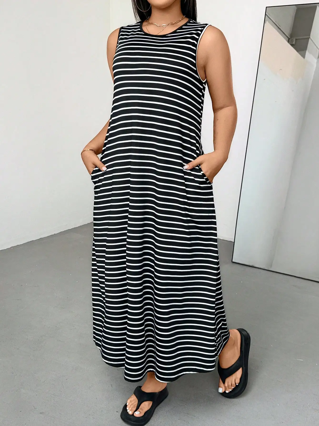 Black And White Striped Sleeveless Maxi Dress With Pockets A-Line Casual Summer Dress
Black And White Striped Sleeveless Maxi Dress With Pockets A-Line Casual Summer Dress