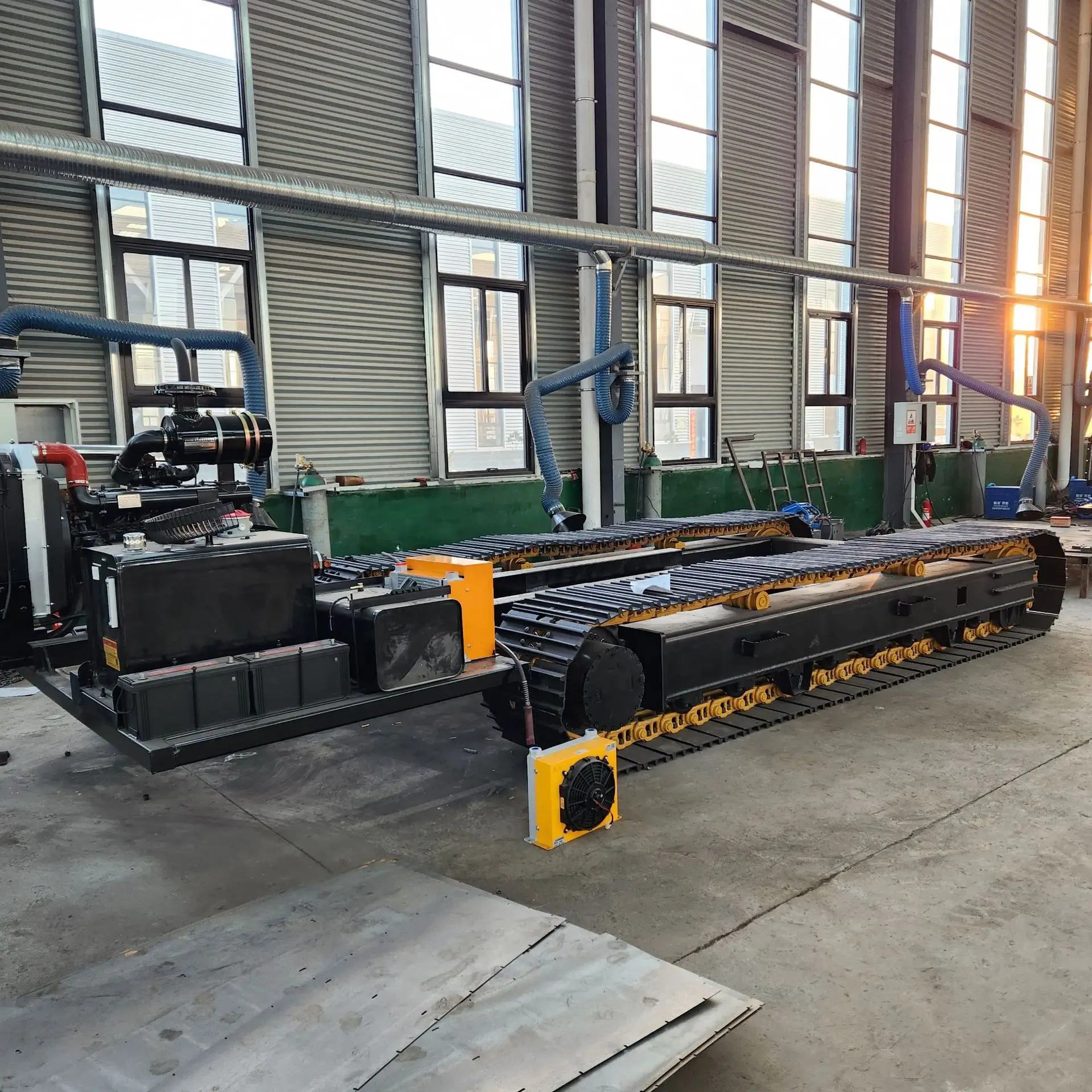 Large hydraulic motor driven chassis, electric remote control crawler chassis
Large hydraulic motor driven chassis, electric remote control crawler chassis