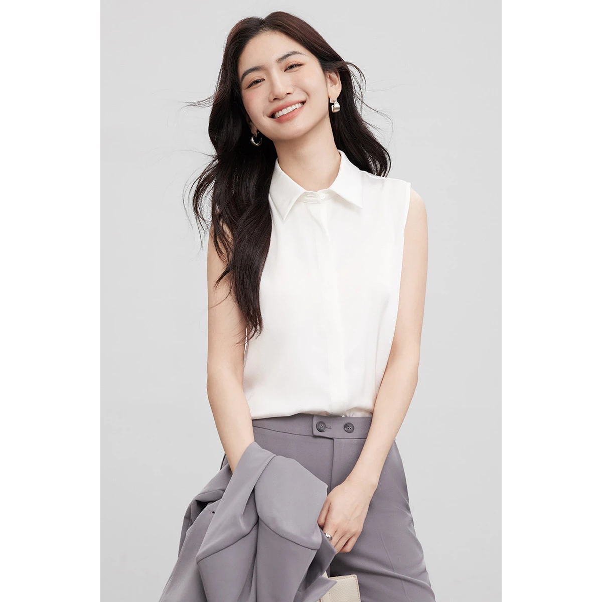 SENTUBILA Women Fashion Satin Sleeveless Blouse 2026 Summer New Minimalist Office White Lapel Collar Straight Shirt 152CC0050
SENTUBILA Women Fashion Satin Sleeveless Blouse 2026 Summer New Minimalist Office White Lapel Collar Straight Shirt 152CC0050