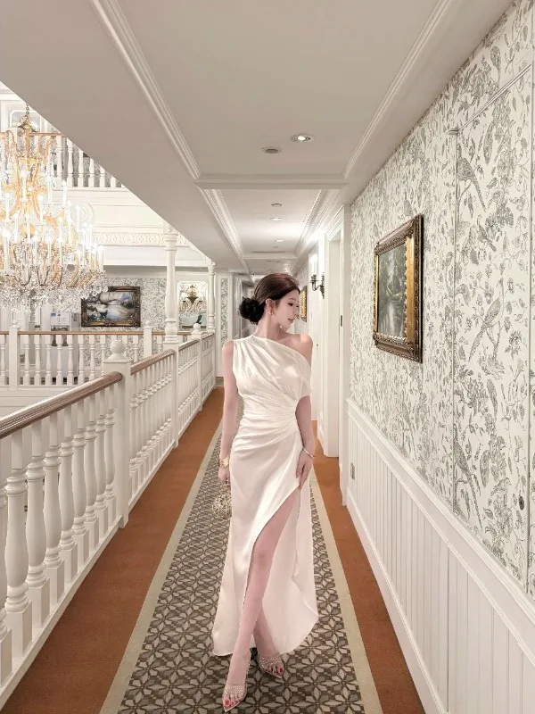 Elegant Fashionable Slim Fit Sexy Long Dress Slit Sleeveless Waist Cinched Pleated Elegant Style High Waist Evening Gown
Elegant Fashionable Slim Fit Sexy Long Dress Slit Sleeveless Waist Cinched Pleated Elegant Style High Waist Evening Gown