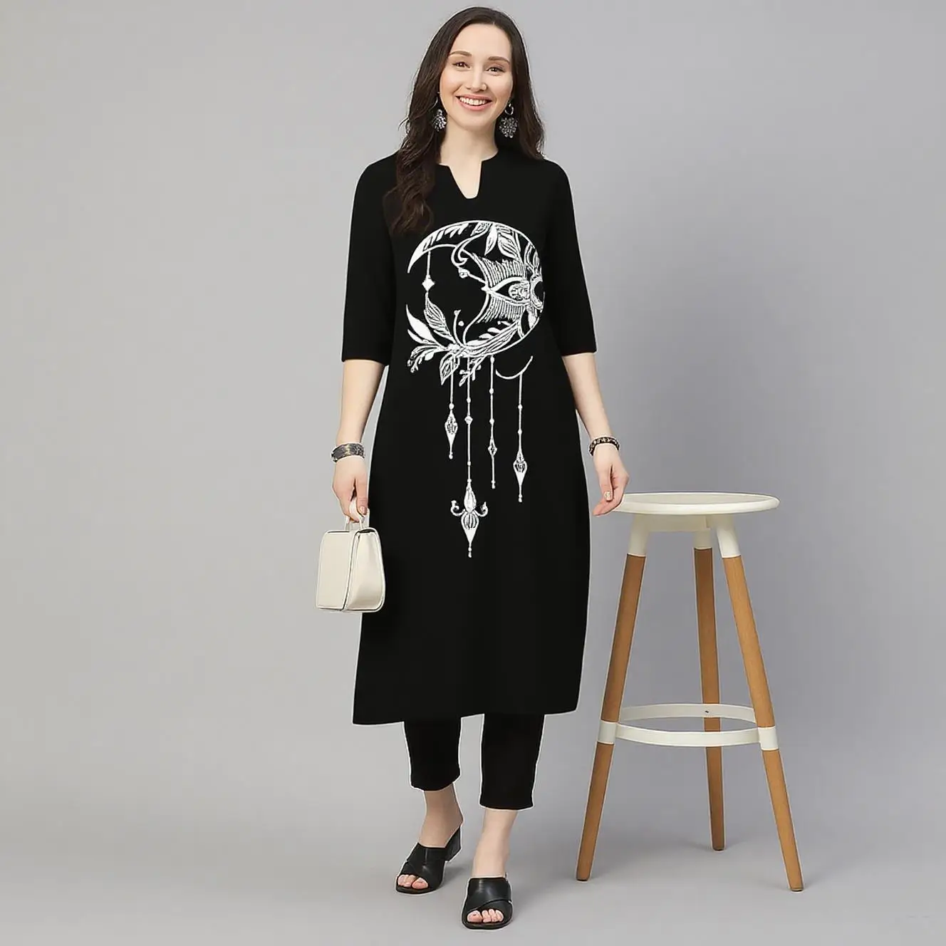 Мусульманское женское повседневное модное платье Kurtta, прямое повседневное платье-труба в этническом стиле с цветком, одинаковый национальный стиль, обычное женское платье Абая
Мусульманское женское повседневное модное платье Kurtta, прямое повседневное платье-труба в этническом стиле с цветком, одинаковый национальный стиль, обычное женское платье Абая