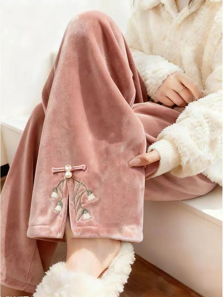New Chinese Style Women's Wide Leg Pants Pink Flower Embroidery Thickened Fleece Casual Loose Style High Waist Plant Pattern
New Chinese Style Women's Wide Leg Pants Pink Flower Embroidery Thickened Fleece Casual Loose Style High Waist Plant Pattern