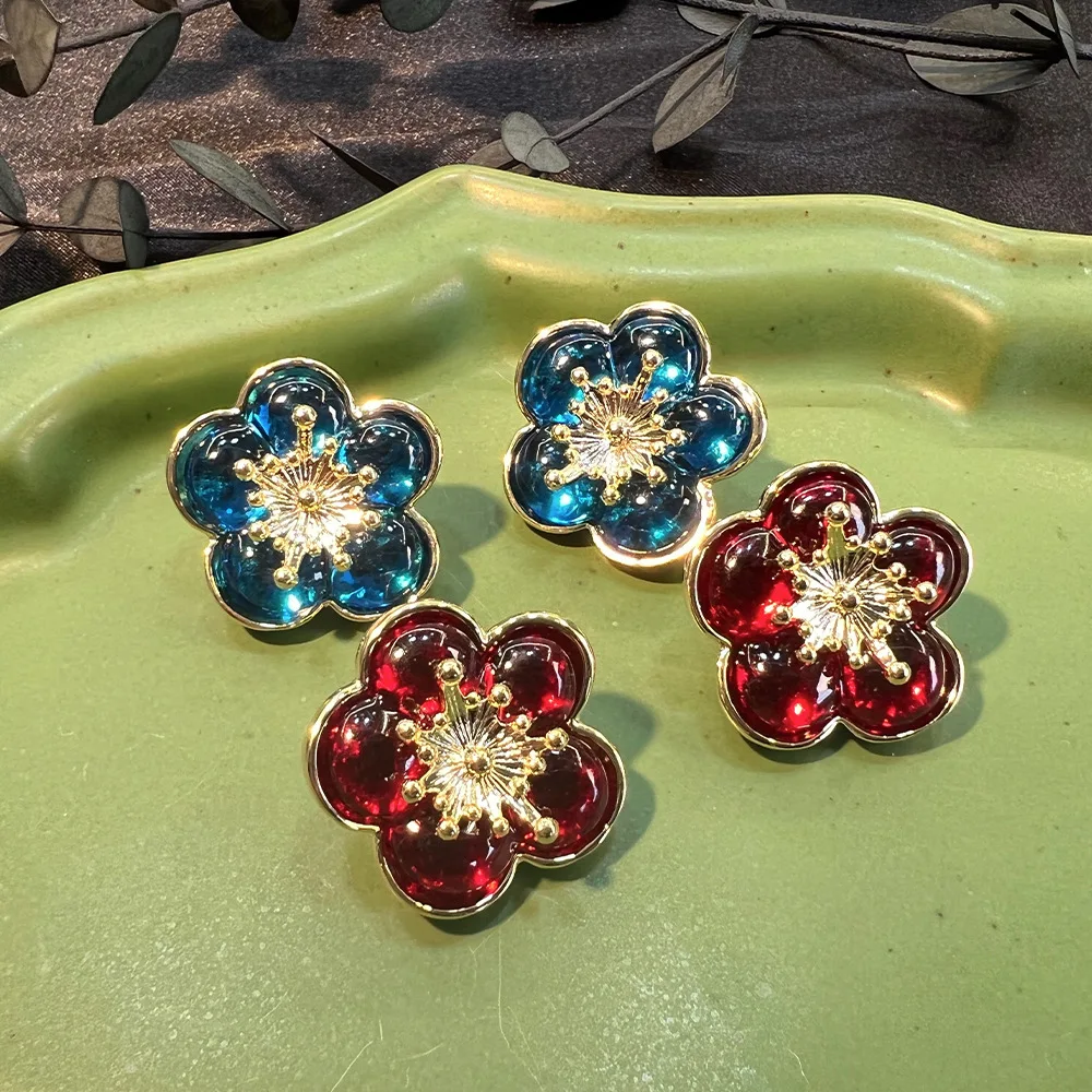 DIY accessories French retro vintage medium and ancient glazed flowers simple foreign versatile earrings niche high-end earrings
DIY accessories French retro vintage medium and ancient glazed flowers simple foreign versatile earrings niche high-end earrings