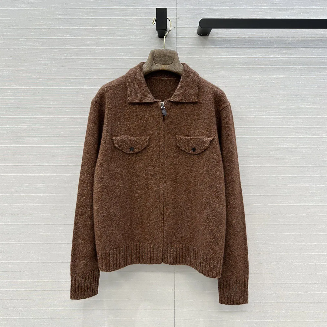 Винтажный 100% кашемировый кардиган на молнии в стиле Old Moeny, женский однотонный осенний вязаный свитер с лацканами и длинными рукавами и передними карманами
Винтажный 100% кашемировый кардиган на молнии в стиле Old Moeny, женский однотонный осенний вязаный свитер с лацканами и длинными рукавами и передними карманами