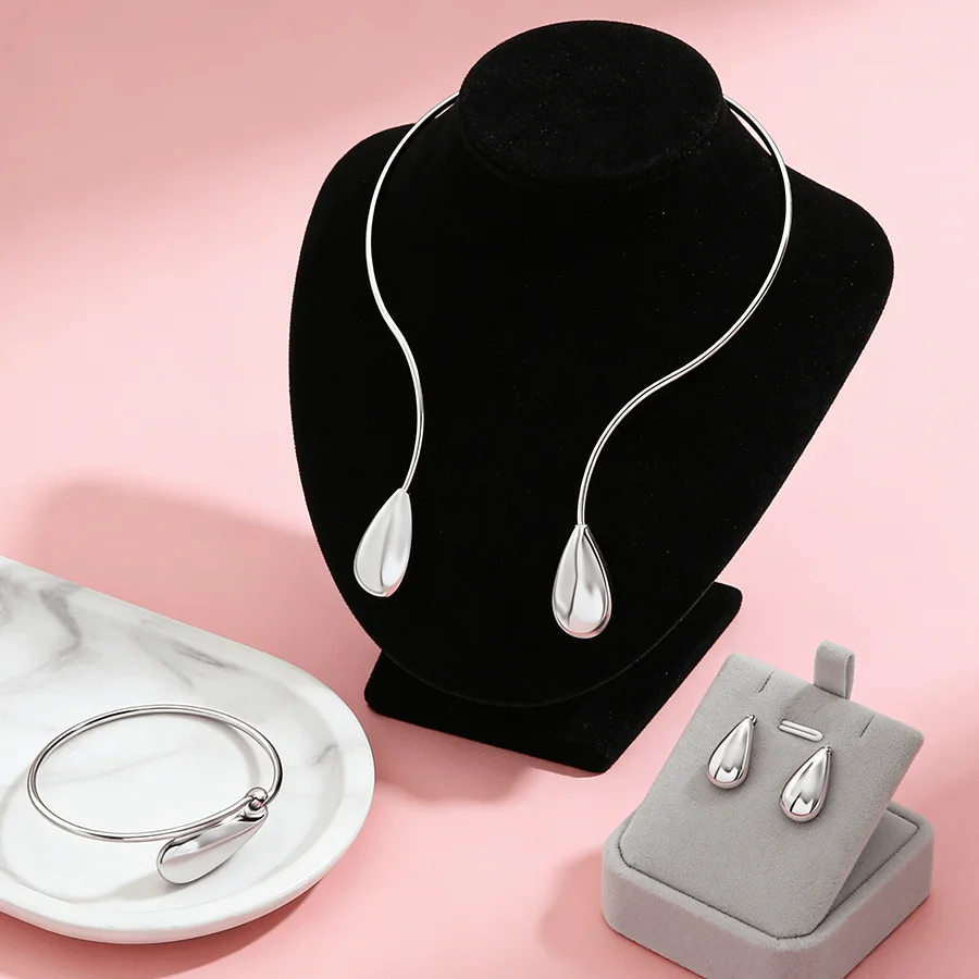 Gentle and elegant ladies' jewelry set, water droplet three piece set, anti allergic, anti fading, daily wear, birthday gift, exquisite gift for couples, local warehouse
Gentle and elegant ladies' jewelry set, water droplet three piece set, anti allergic, anti fading, daily wear, birthday gift, exquisite gift for couples, local warehouse