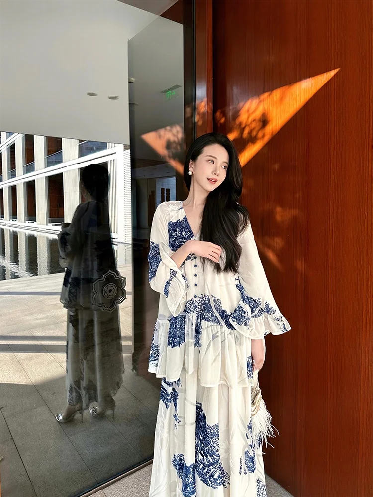 New Chinese Style Long Dress Blue And White Porcelain Print Bell Sleeve Holiday Style Maxi Skirt for Women High Waist A-Line
New Chinese Style Long Dress Blue And White Porcelain Print Bell Sleeve Holiday Style Maxi Skirt for Women High Waist A-Line