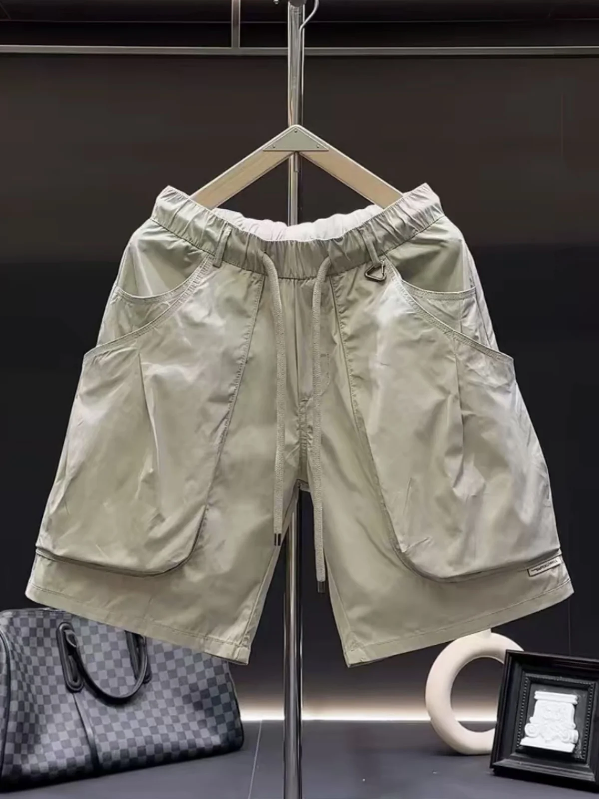Summer Trendy Brand Pleated 3D Large Pocket Workwear Shorts Men's Fashion Versatile Loose Breathable Sports Five-Quarter Pants
Summer Trendy Brand Pleated 3D Large Pocket Workwear Shorts Men's Fashion Versatile Loose Breathable Sports Five-Quarter Pants