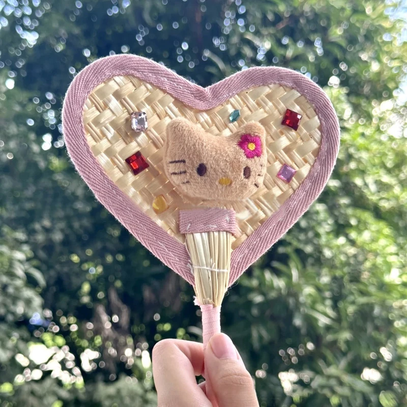 Hello Kitty Handmade Love Heart Pendant Fan Chinese Style Straw Bamboo Woven Fan Summer Anti-Mosquito Cooler Handfan
Hello Kitty Handmade Love Heart Pendant Fan Chinese Style Straw Bamboo Woven Fan Summer Anti-Mosquito Cooler Handfan