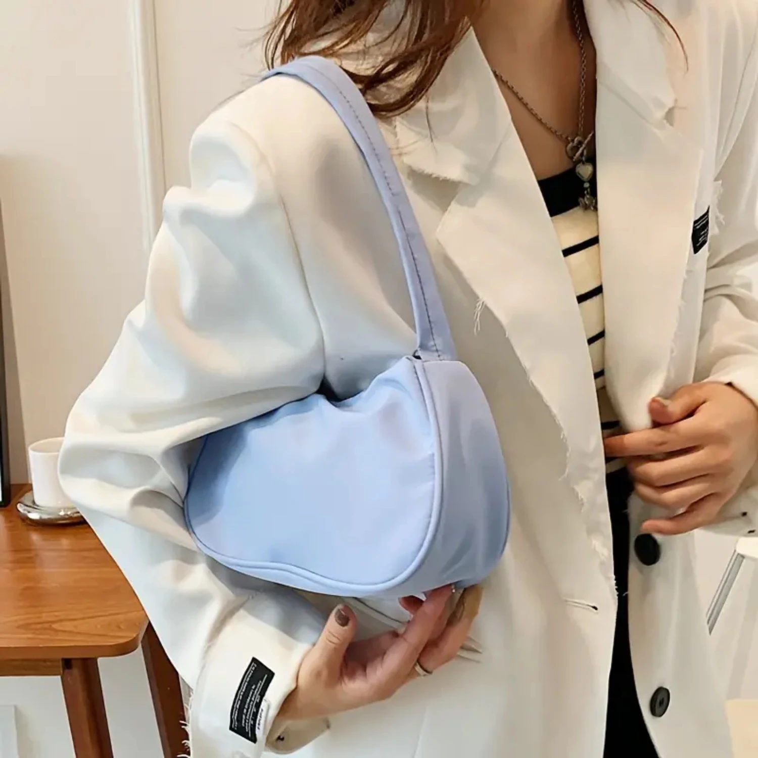 Elegant Solid Color Shoulder Bag, Women's Trendy Zipper Purse, Simple Nylon Baguette Bag
Elegant Solid Color Shoulder Bag, Women's Trendy Zipper Purse, Simple Nylon Baguette Bag