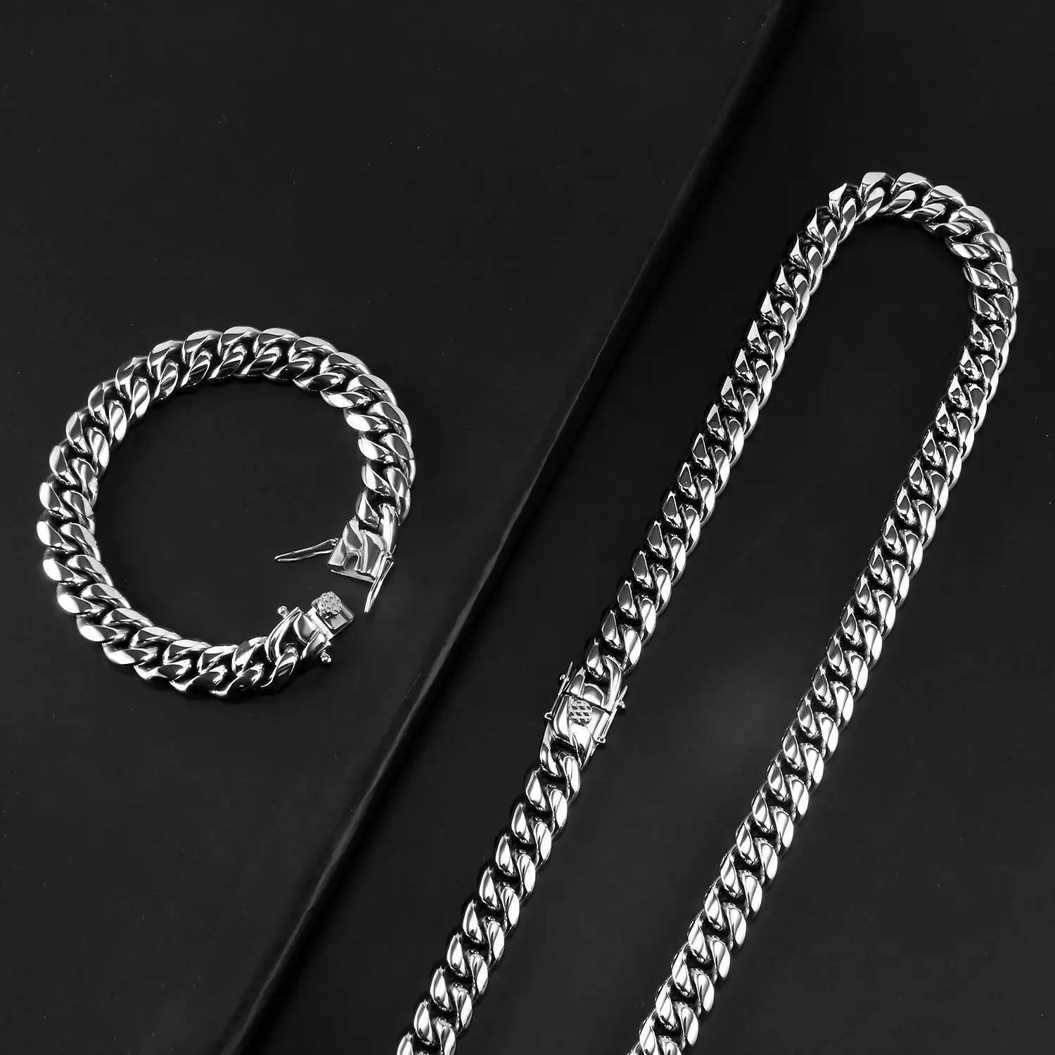 Factory Direct Manufacture Cuban Chain Necklace Ice Out Cuban Chain for Men Diamond Clasp Moissanite Cuban Chain Jewelry
Factory Direct Manufacture Cuban Chain Necklace Ice Out Cuban Chain for Men Diamond Clasp Moissanite Cuban Chain Jewelry