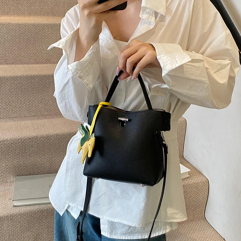 Elegant Ladies Leather Crossbody Bag Designer Shoulder Handbag Women's Fashionable Tote Messenger Purse
Elegant Ladies Leather Crossbody Bag Designer Shoulder Handbag Women's Fashionable Tote Messenger Purse