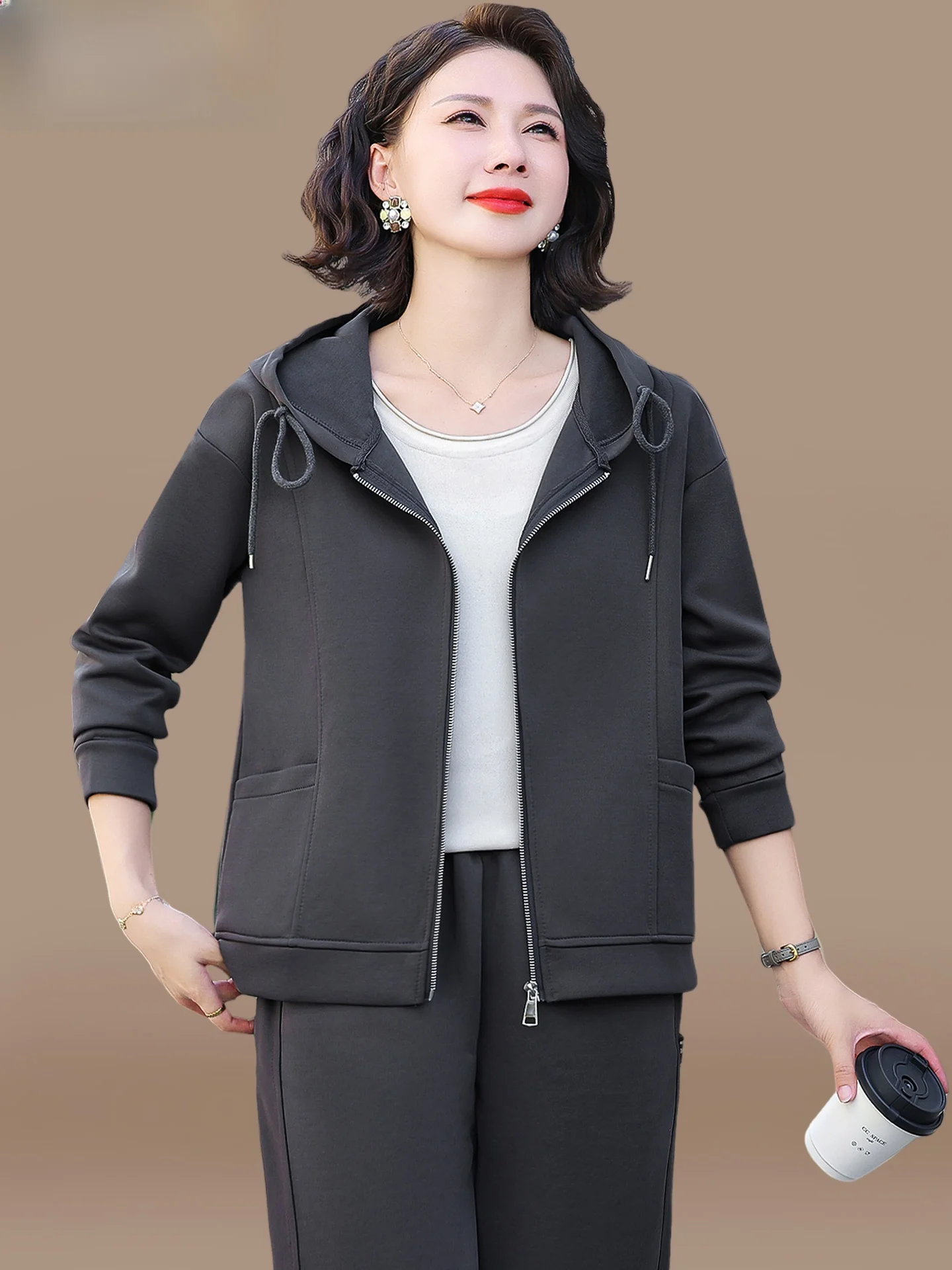 Casual Faionable Two-Piece Set Mom Sportswear Women's Spring Autumn Leisure Outerwear Mid-Aged And ly Autumn Clothes
Casual Faionable Two-Piece Set Mom Sportswear Women's Spring Autumn Leisure Outerwear Mid-Aged And ly Autumn Clothes