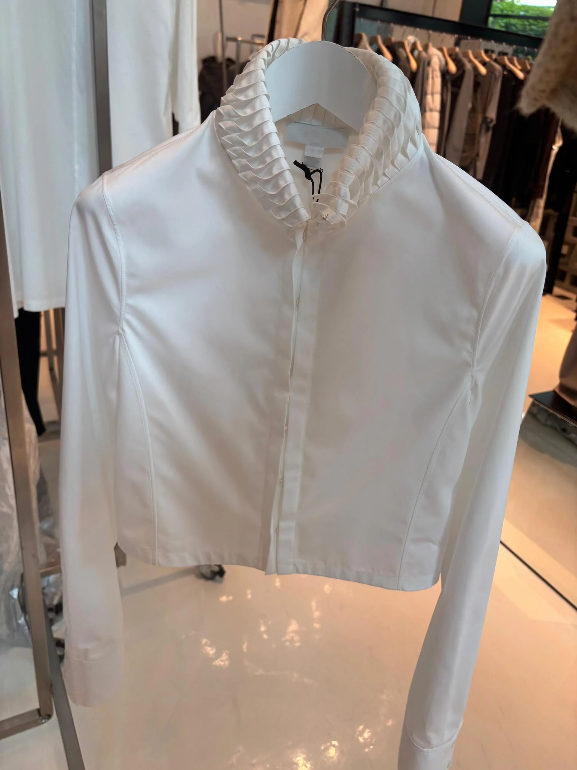 Elegant White Shirt Women's Style 2026 New High-End Unique Folded Stand Collar Top French Style Straight Cut Polyester Fiber
Elegant White Shirt Women's Style 2026 New High-End Unique Folded Stand Collar Top French Style Straight Cut Polyester Fiber