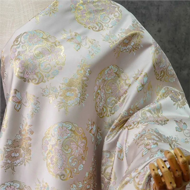 Brocade silk rose yarn-dyed vest cheongsam fabric horse skirt Hanfu decorative jacquard
Brocade silk rose yarn-dyed vest cheongsam fabric horse skirt Hanfu decorative jacquard