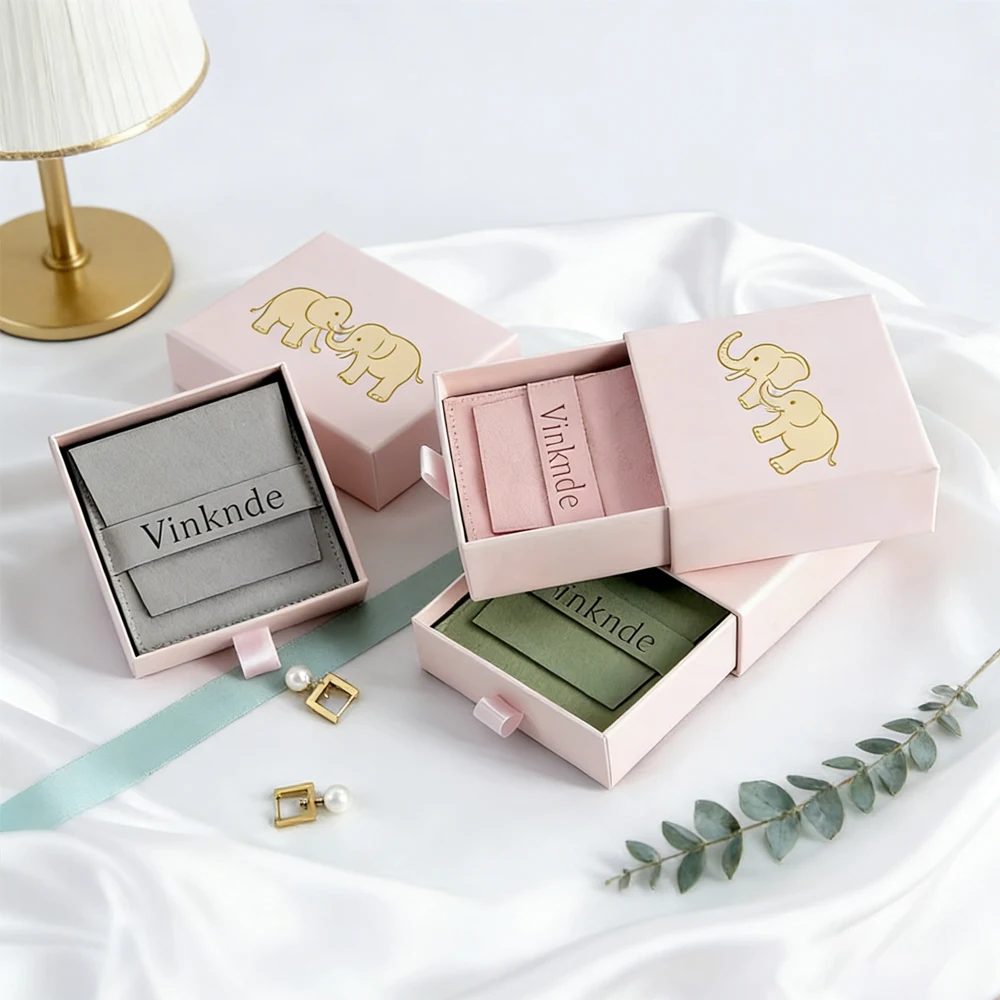 100Pcs Paper Drawer Jewelry Boxes for Bracelet Necklace Ring Earrings Packaging Gifting Box Microfiber Velvet Flip Pouch Bags
100Pcs Paper Drawer Jewelry Boxes for Bracelet Necklace Ring Earrings Packaging Gifting Box Microfiber Velvet Flip Pouch Bags