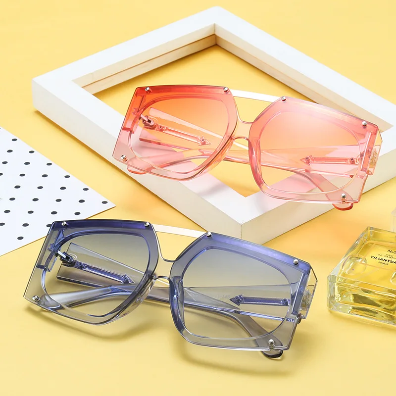 Fashion Style Designer Sunglasses Woman European American New Men Sunglass Outdoor Travelling Female Sun Glass
Fashion Style Designer Sunglasses Woman European American New Men Sunglass Outdoor Travelling Female Sun Glass