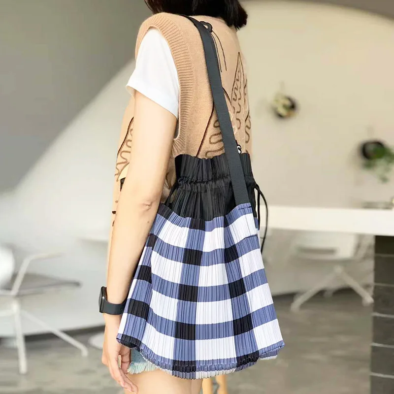 Pleated Drawstring Drawstring Drawstring Bag Miyake Tote Plaid Shoulder Crossbody Women's Bag Casual Large Capacity Stretchy
Pleated Drawstring Drawstring Drawstring Bag Miyake Tote Plaid Shoulder Crossbody Women's Bag Casual Large Capacity Stretchy