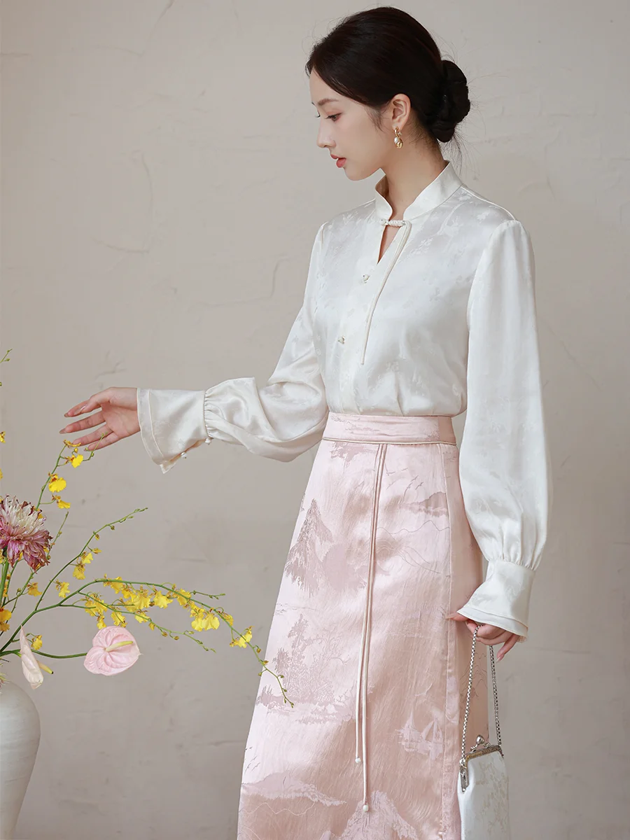 Новая женская блузка в китайском стиле из глянцевого ацетата с одной пуговицей, осенняя коллекция, модная традиционная национальная одежда
Новая женская блузка в китайском стиле из глянцевого ацетата с одной пуговицей, осенняя коллекция, модная традиционная национальная одежда